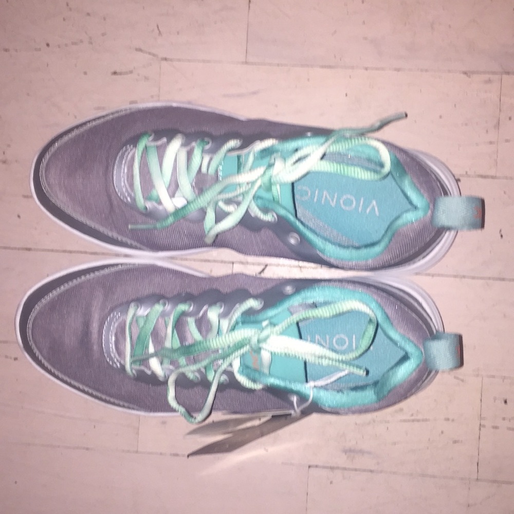 Vionic Agile Fyn Gray sneakers, brand new.